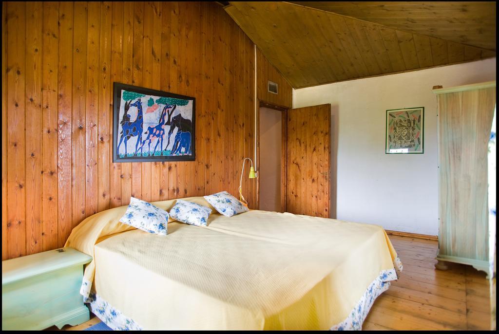 Agriturismo Famiglia Al Castello Di Bagnolo Bagnolo Piemonte الغرفة الصورة