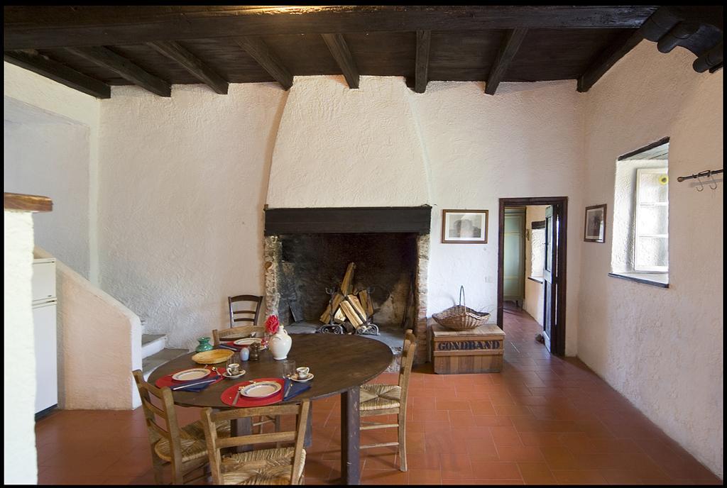 Agriturismo Famiglia Al Castello Di Bagnolo Bagnolo Piemonte الغرفة الصورة