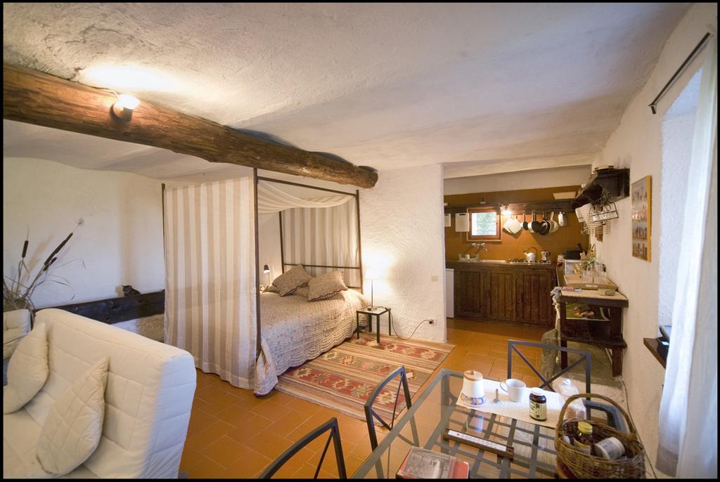 Agriturismo Famiglia Al Castello Di Bagnolo Bagnolo Piemonte الغرفة الصورة
