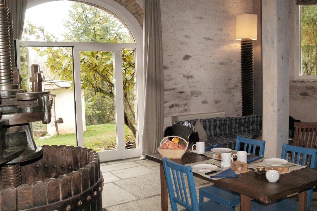 Agriturismo Famiglia Al Castello Di Bagnolo Bagnolo Piemonte الغرفة الصورة